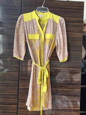 NWOT Luna by Josandra 100% silk shirt dress with tie. Animal print + neon accent